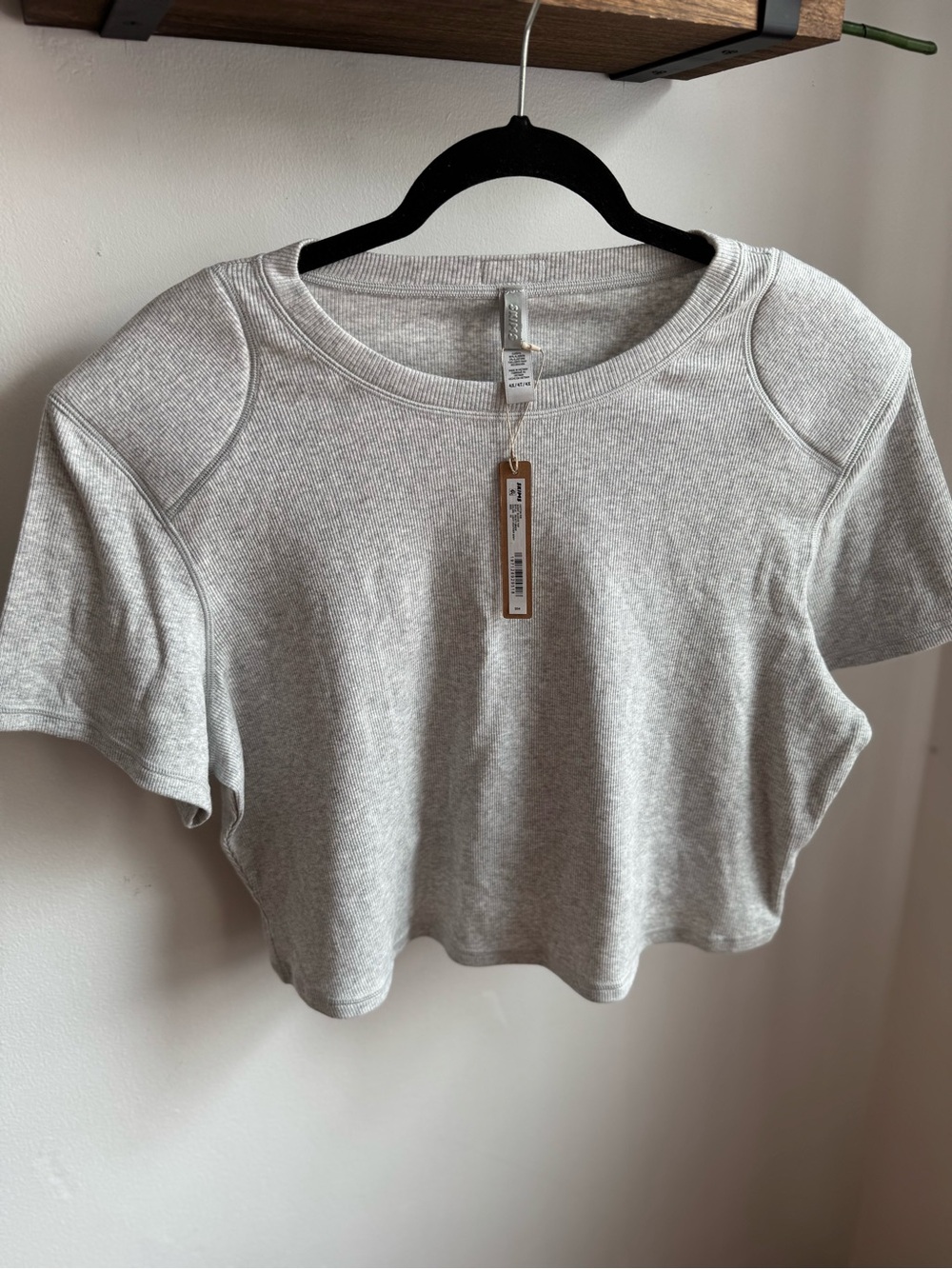 SKIMS Cotton Rib Padded Shoulder Cropped T-Shirt